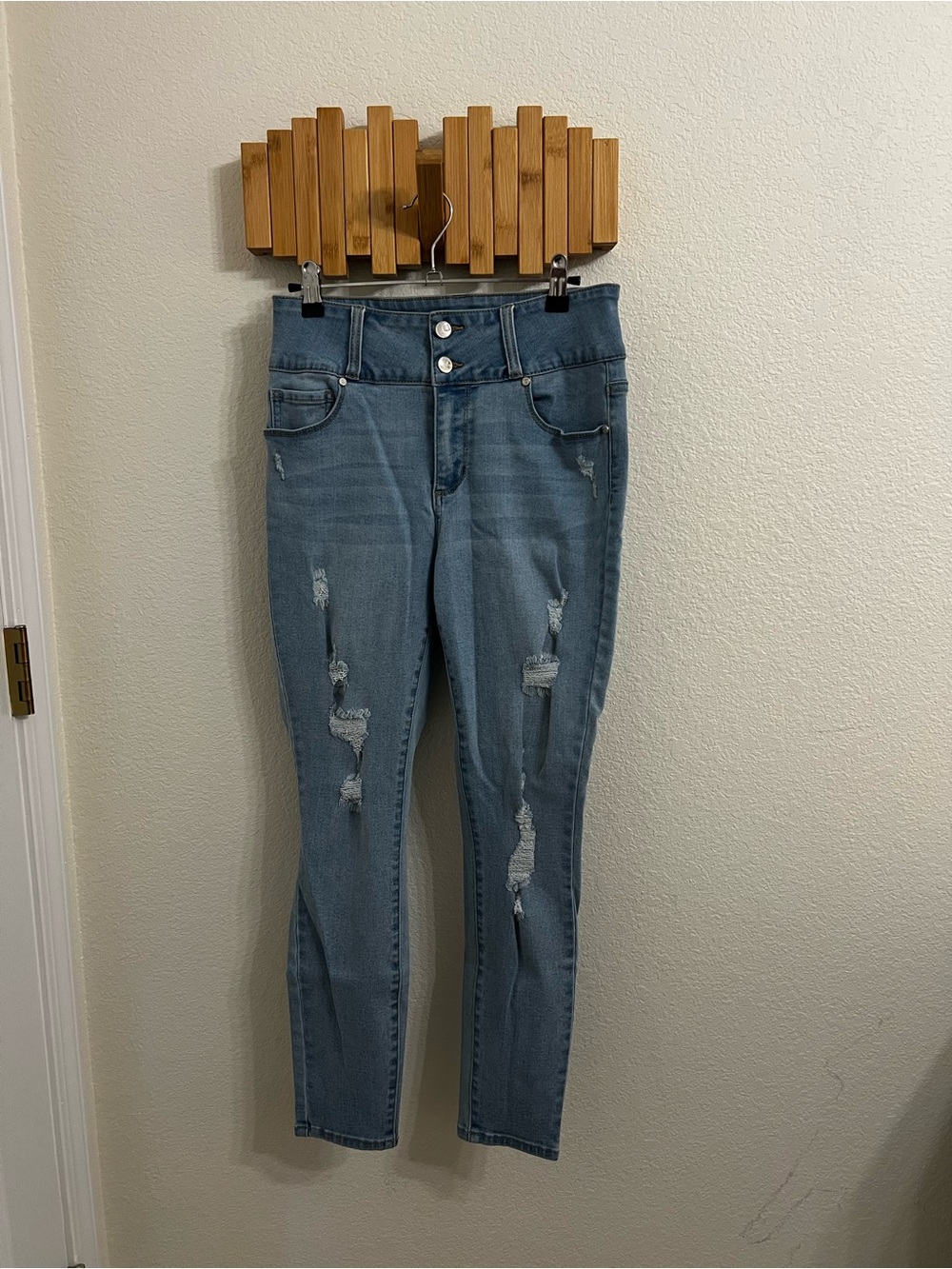 one 5 one Women's Light Blue Distressed Skinny Jeans